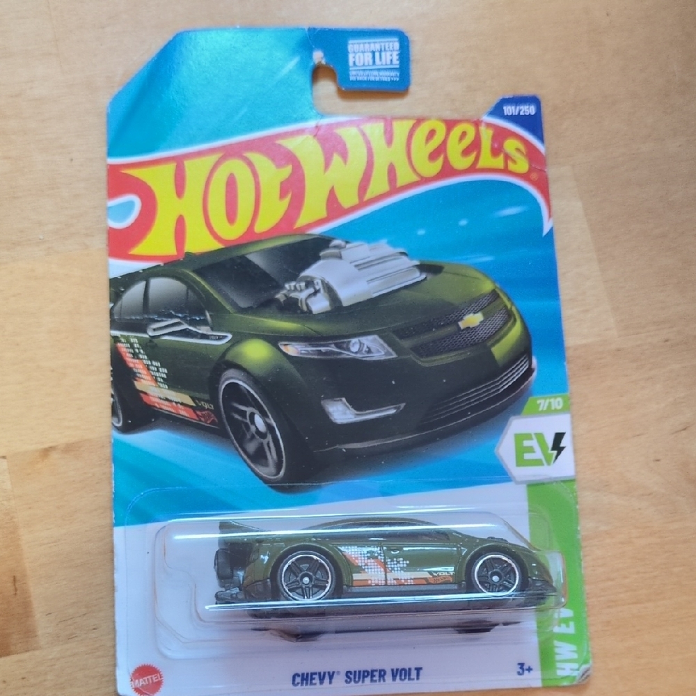 Hot Wheels Chevy Super Volt Toy Car - Shiny Green 🔥🔥🔥5/$20. Bundle And Save